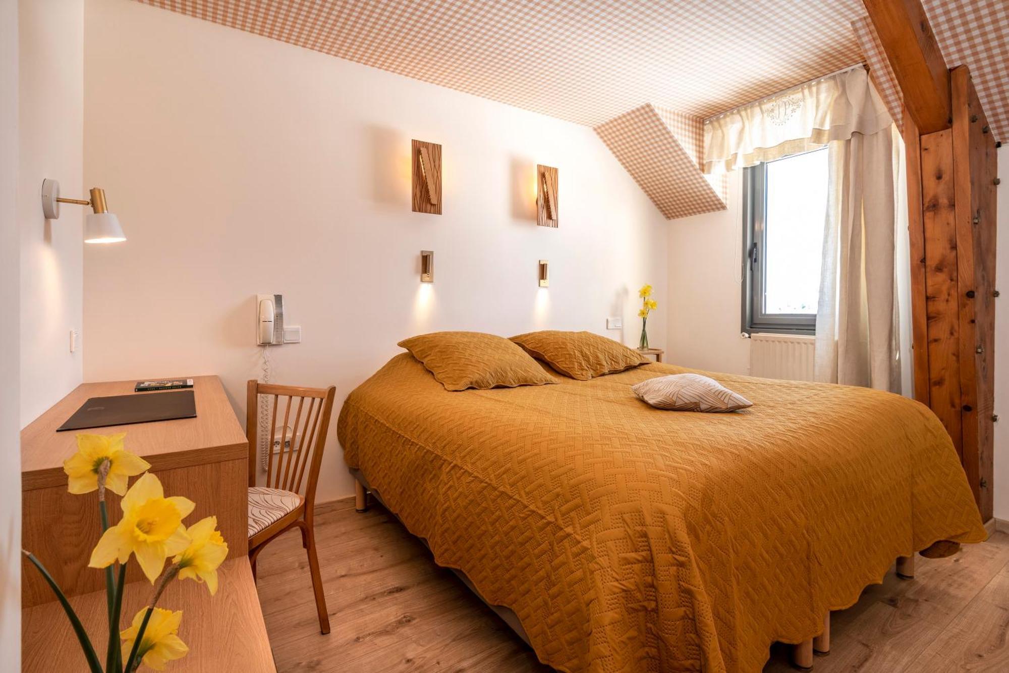 Hotel Restaurant De La Poste Et La Grange Detente, Espace Bien-Etre Châteauneuf-de-Randon Rom bilde
