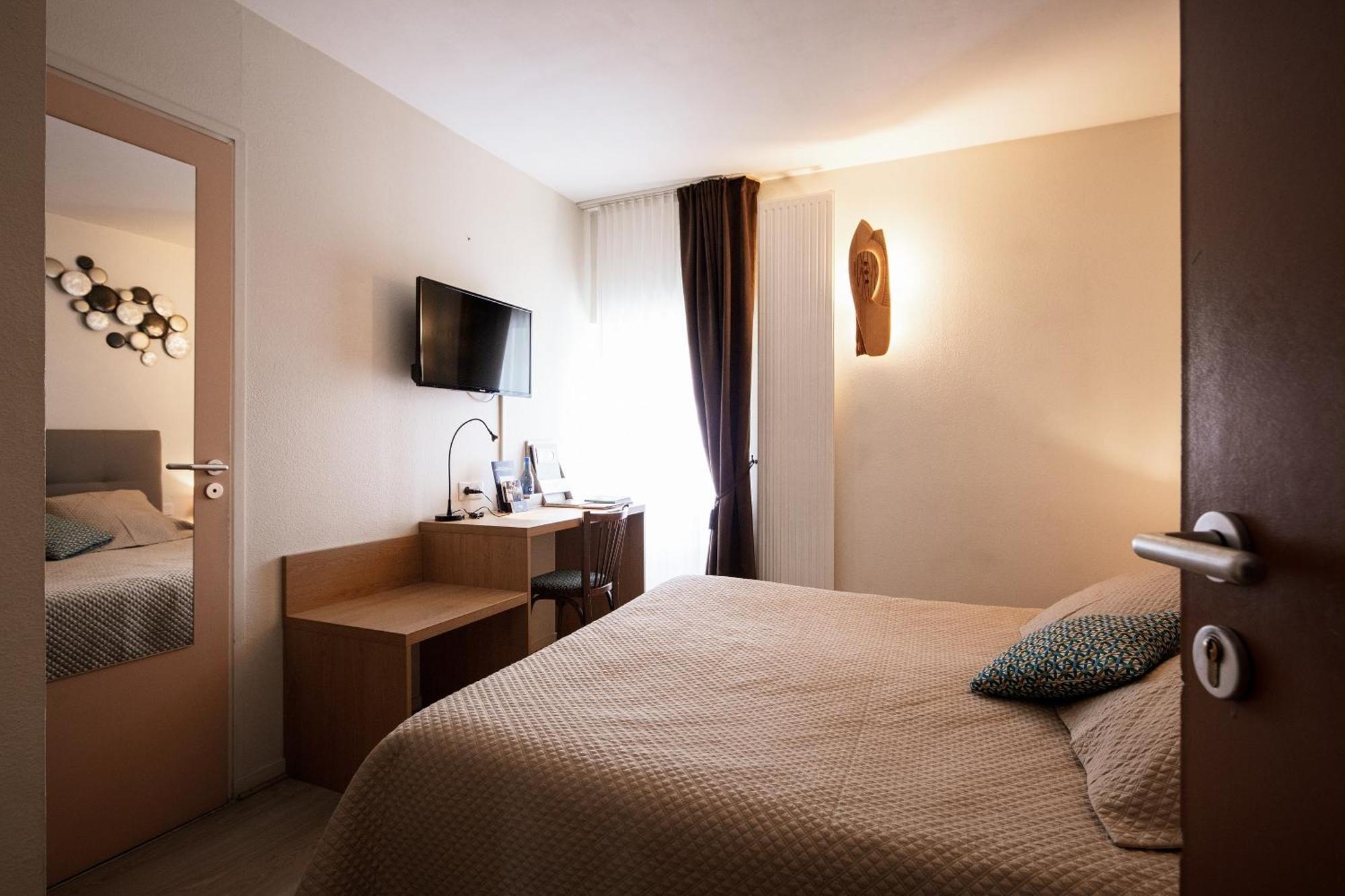Hotel Restaurant De La Poste Et La Grange Detente, Espace Bien-Etre Châteauneuf-de-Randon Rom bilde